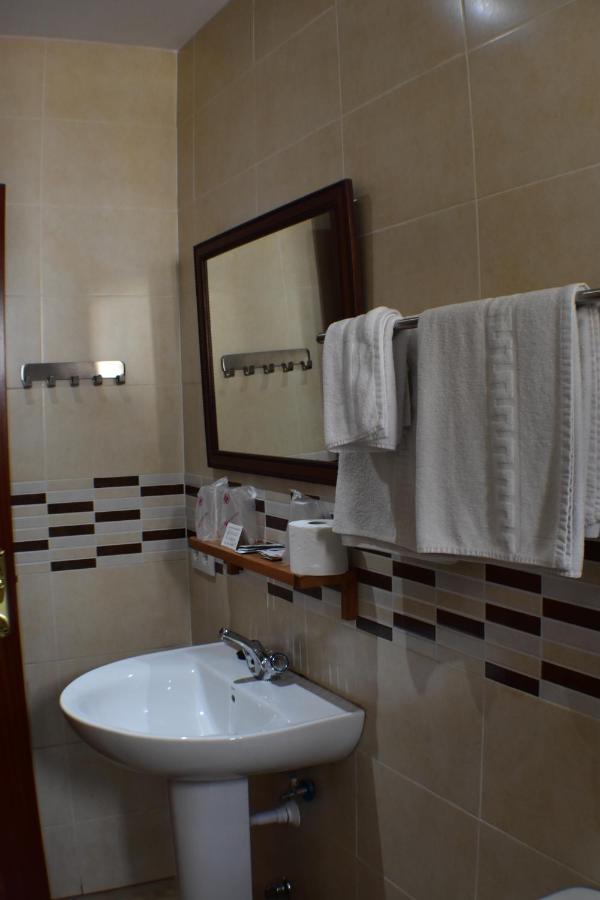 Hostal Alamare Sevilla Exteriör bild
