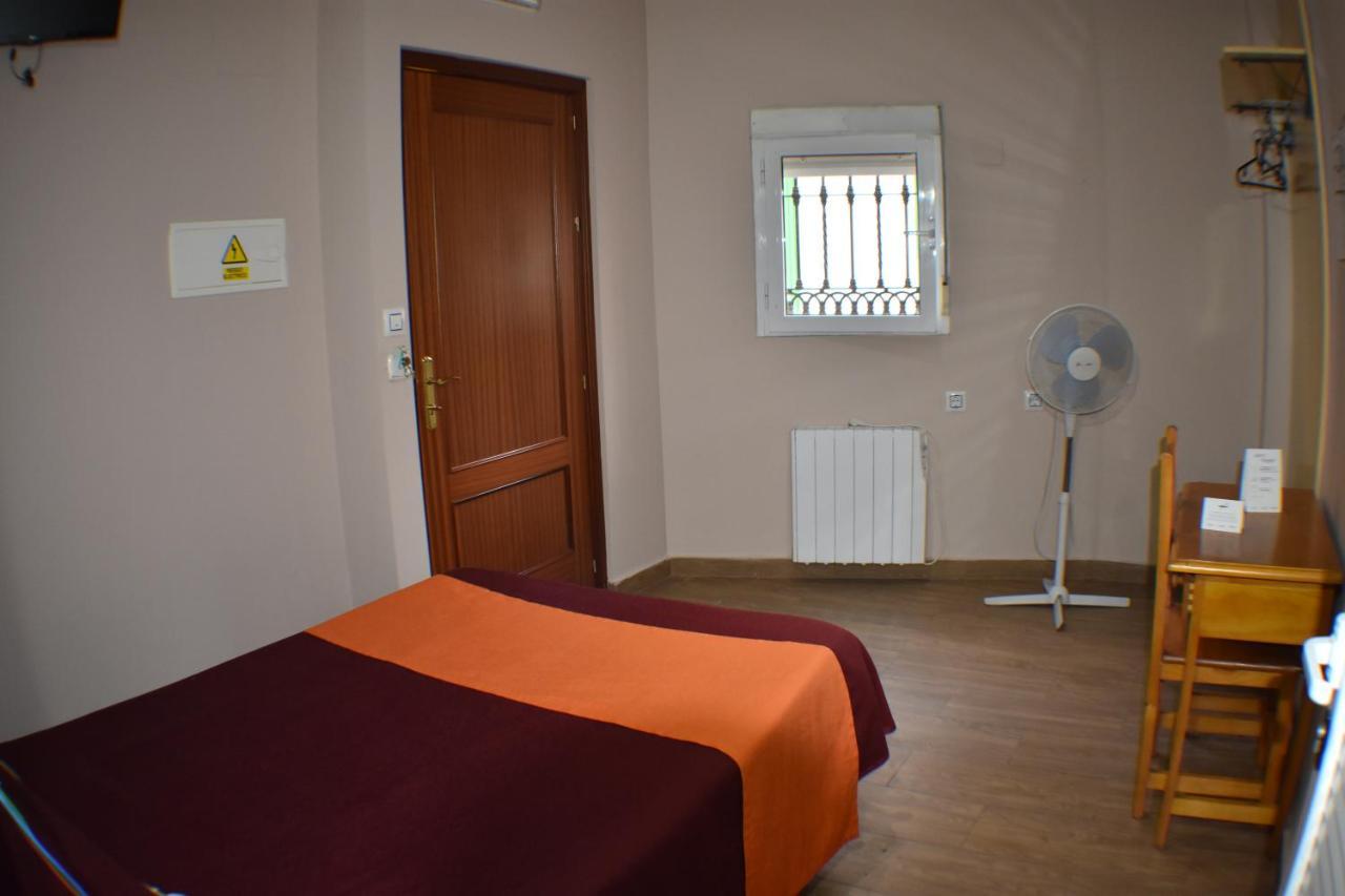 Hostal Alamare Sevilla Exteriör bild