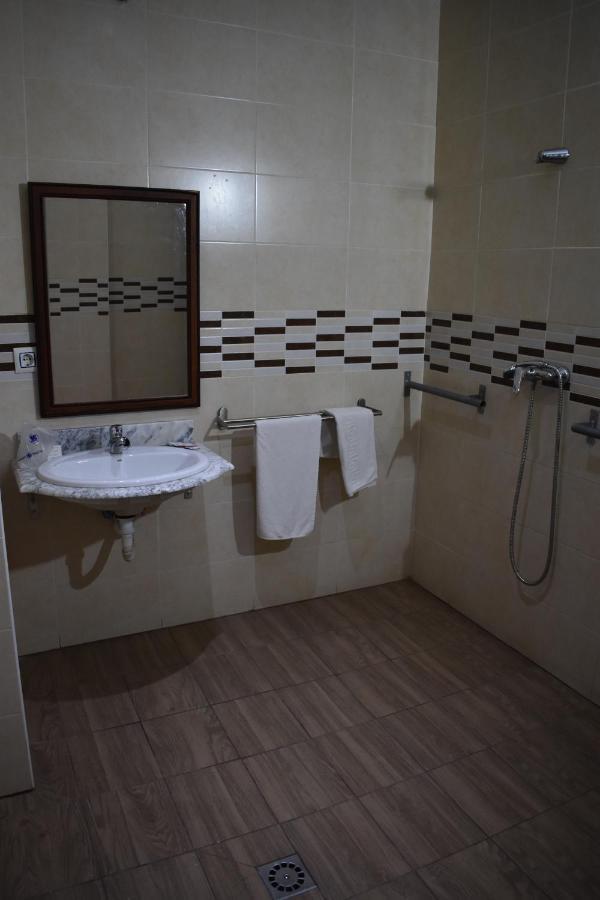 Hostal Alamare Sevilla Exteriör bild