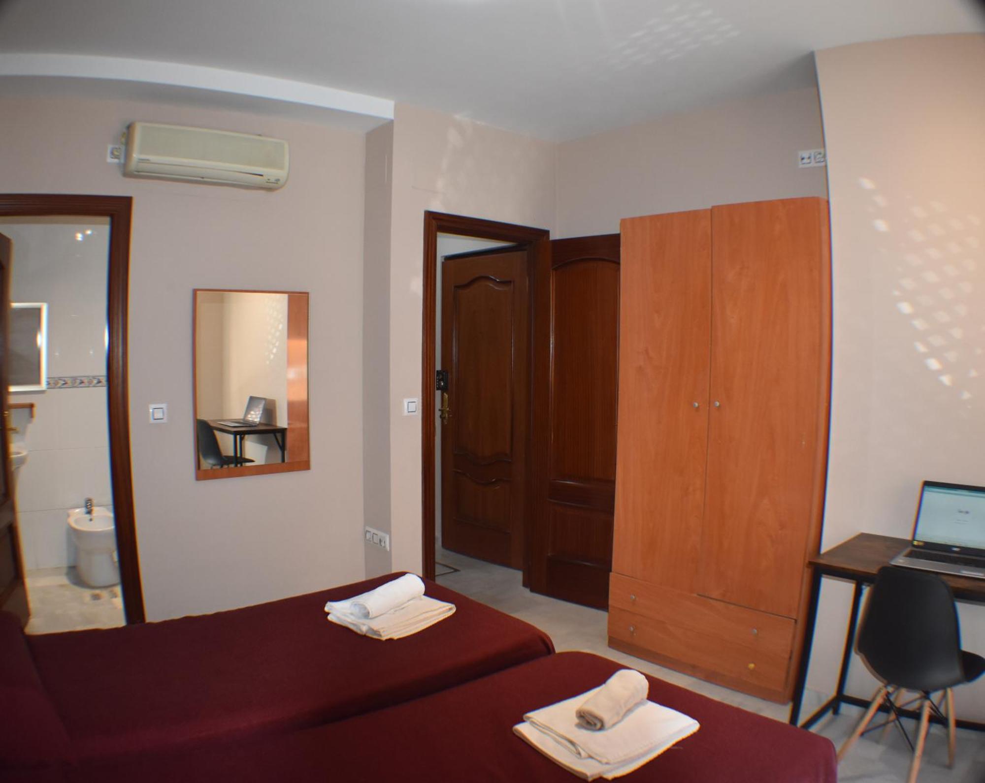 Hostal Alamare Sevilla Exteriör bild