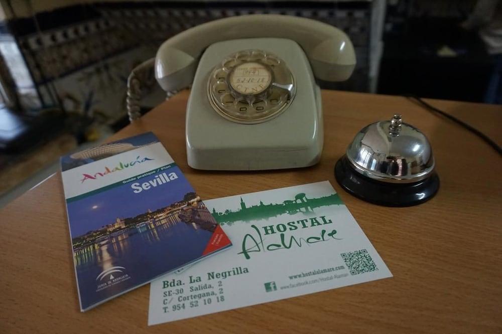 Hostal Alamare Sevilla Exteriör bild